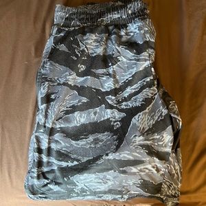 Training Shorts Black Tiger Stripe sz med